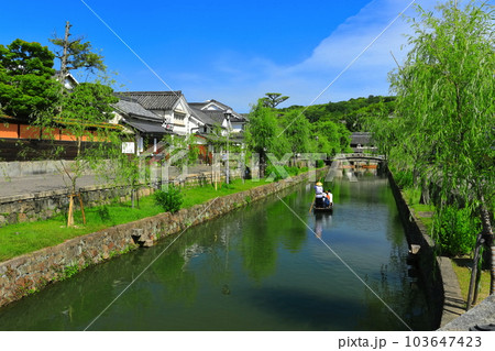 【岡山県】晴天の倉敷美観地区(舟流し) 【岡山県】晴天の倉敷美観地区(舟流し) 103647423