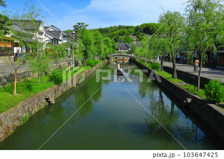 【岡山県】晴天の倉敷美観地区（舟流し） 103647425