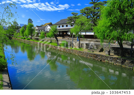 【岡山県】晴天の倉敷美観地区 103647453