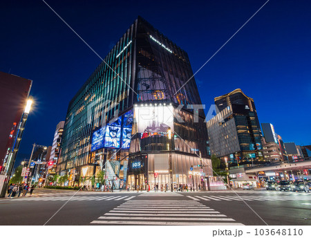 土曜夜の銀座 数寄屋橋 土曜夜の銀座 数寄屋橋 103648110