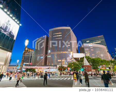 土曜夜の銀座 数寄屋橋 土曜夜の銀座 数寄屋橋 103648111