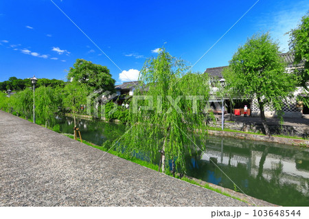 【岡山県】晴天の倉敷美観地区 103648544