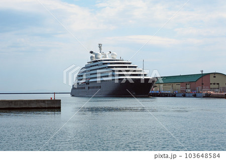 クルーズ客船シーニック・エクリプス　小樽港第3号ふ頭 103648584