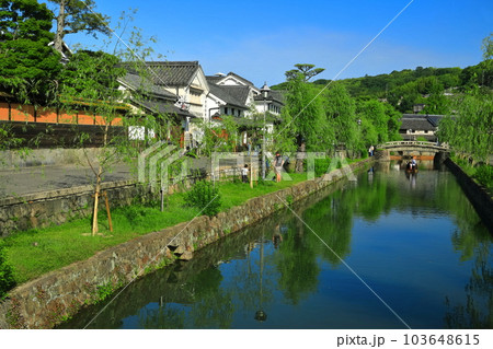【岡山県】晴天の倉敷美観地区(舟流し) 【岡山県】晴天の倉敷美観地区(舟流し) 103648615