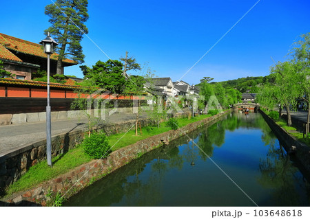 【岡山県】晴天の倉敷美観地区（舟流し） 103648618