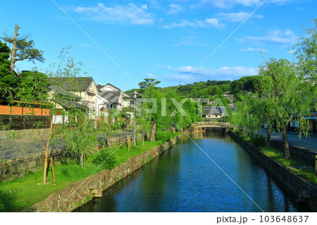【岡山県】晴天の倉敷美観地区 103648637