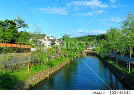 【岡山県】晴天の倉敷美観地区 103648639
