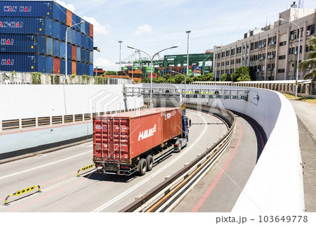 All kinds of vehicles go through the Cross-Harbor Tunnel in the port of Kaohsiung, Taiwan. It's the only submarine tunnel in Taiwan. 103649778