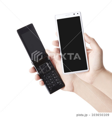 携帯_ガラケー_懐かしの二つ折れとスマホ 携帯_ガラケー_懐かしの二つ折れとスマホ 103650109