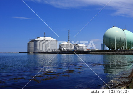 北海道石狩湾新港中央埠頭のLNG基地 103650288