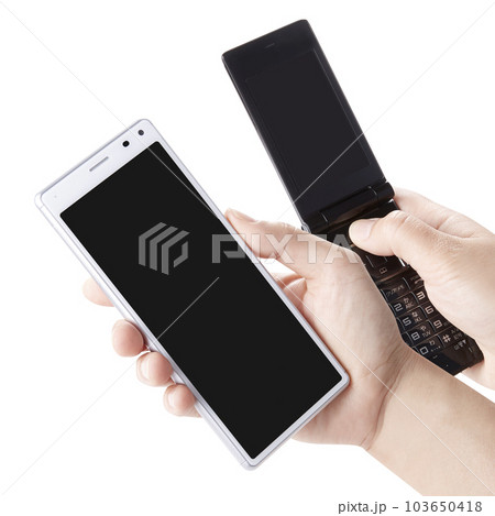 携帯電話＿スマートフォンとガラケー 103650418