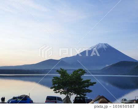 山梨県　朝の浩庵キャンプ場の風景　5月 103650587