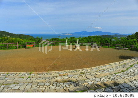 【岡山県】晴天の一本松展望園 103650699