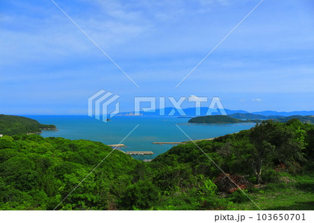 【岡山県】一本松展望園から見た牛窓と小豆島 103650701