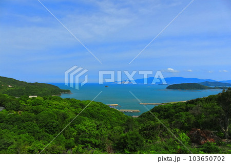 【岡山県】一本松展望園から見た牛窓と小豆島 103650702