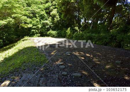 静岡県掛川市　国史跡　横須賀城　松尾山多門櫓跡 103652175