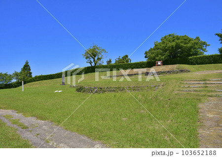 静岡県掛川市　国史跡　横須賀城　本丸跡 103652188