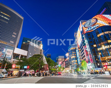 土曜夜の銀座 数寄屋橋 土曜夜の銀座 数寄屋橋 103652915