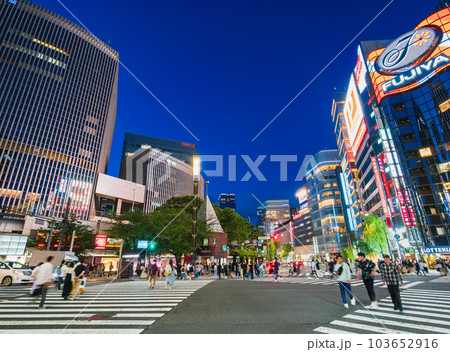 土曜夜の銀座 数寄屋橋 土曜夜の銀座 数寄屋橋 103652916