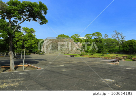 【兵庫県】晴天の赤穂城跡(天守台) 【兵庫県】晴天の赤穂城跡(天守台) 103654192