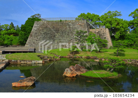 【兵庫県】晴天の赤穂城跡(天守台) 【兵庫県】晴天の赤穂城跡(天守台) 103654234