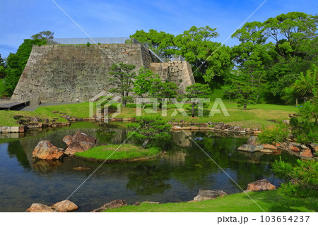 【兵庫県】晴天の赤穂城跡(天守台) 【兵庫県】晴天の赤穂城跡(天守台) 103654237