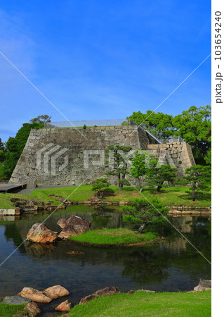 【兵庫県】晴天の赤穂城跡(天守台) 【兵庫県】晴天の赤穂城跡(天守台) 103654240