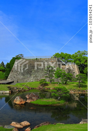 【兵庫県】晴天の赤穂城跡(天守台) 【兵庫県】晴天の赤穂城跡(天守台) 103654241