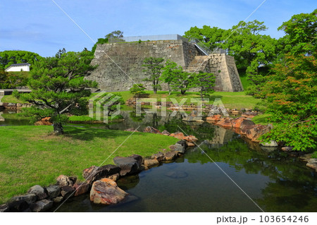 【兵庫県】晴天の赤穂城跡(天守台) 【兵庫県】晴天の赤穂城跡(天守台) 103654246