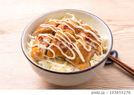 鶏の照り焼き丼 103655276