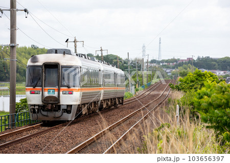 【伊勢線】複線区間を快走する特急南紀2号 【伊勢線】複線区間を快走する特急南紀2号 103656397
