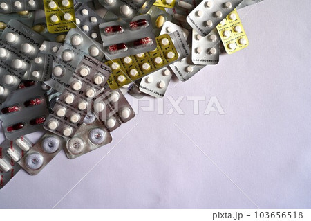 大量の医薬品（睡眠薬・抗うつ剤・抗鬱剤・抗不安薬・抗不安剤・咳止め薬・胃腸薬・薄毛治療薬・解熱鎮痛） 103656518