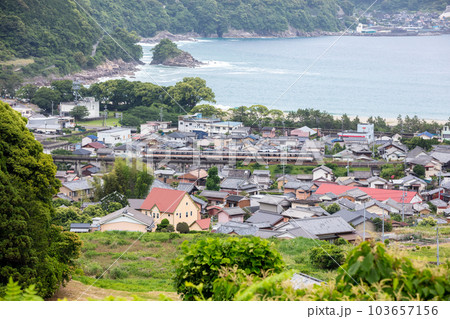 【紀勢本線】新鹿湾を通過する特急南紀3号 【紀勢本線】新鹿湾を通過する特急南紀3号 103657156