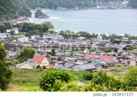 【紀勢本線】新鹿湾を通過する特急南紀3号 103657157