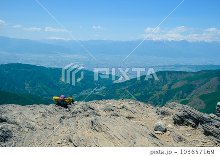 王ヶ鼻突端より絶景を望む【初夏の美ヶ原高原】 103657169