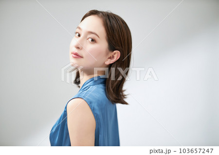 20代女性のビューティ　 103657247