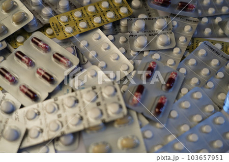 大量の医薬品(せき止め・抗鬱剤・抗うつ剤・抗不安薬・睡眠薬・眠剤・薄毛治療薬) 大量の医薬品(せき止め・抗鬱剤・抗うつ剤・抗不安薬・睡眠薬・眠剤・薄毛治療薬) 103657951