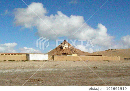 西チベット　マナサロワール湖畔のチゥ・ゴンパ 103661919