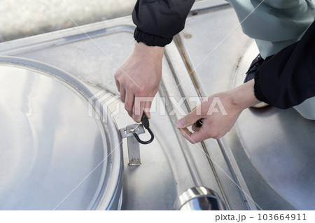 受水槽点検 103664911