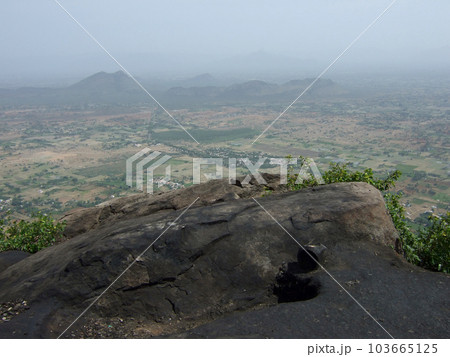 南インド　アルナーチャラ山頂 103665125