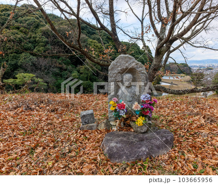 山の辺の道 天理市柳本町 崇神天皇陵付近の地蔵尊 2023年1月5日 103665956