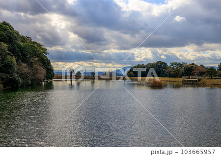 山の辺の道 天理市柳本町 崇神天皇陵と耳成山 2023年1月5日 103665957