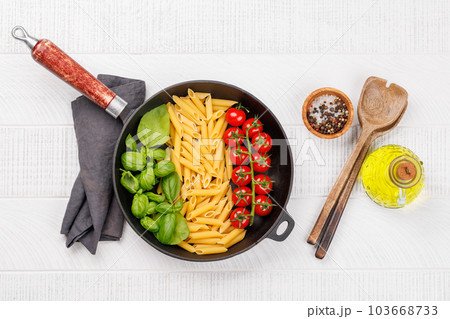 A vibrant representation of the Italian flag made with pasta, basil, and tomatoes 103668733