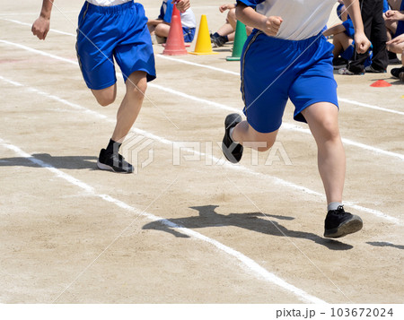 運動会 リレー走 運動会 リレー走 103672024