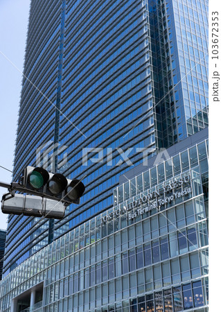 東京ミッドタウン八重洲と信号<2023年5月> 東京ミッドタウン八重洲と信号<2023年5月> 103672353