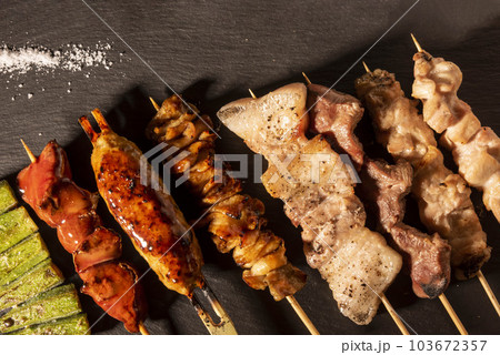 美味しい焼き鳥の盛り合わせ 美味しい焼き鳥の盛り合わせ 103672357