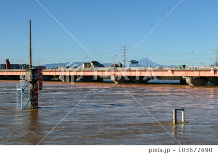 令和元年東日本台風・濁流の荒川と笹目橋 令和元年東日本台風・濁流の荒川と笹目橋 103672690