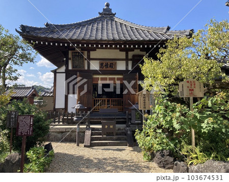 奈良県飛鳥のお寺、飛鳥寺の建物、思惟殿です。 103674531