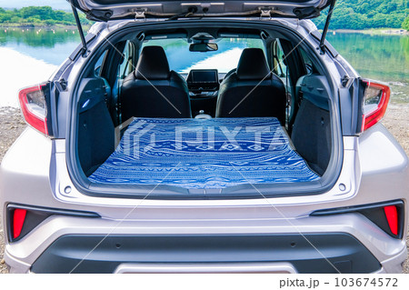 大自然の中で車中泊 103674572