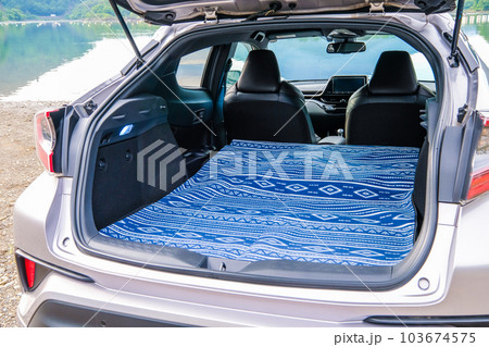 大自然の中で車中泊 103674575